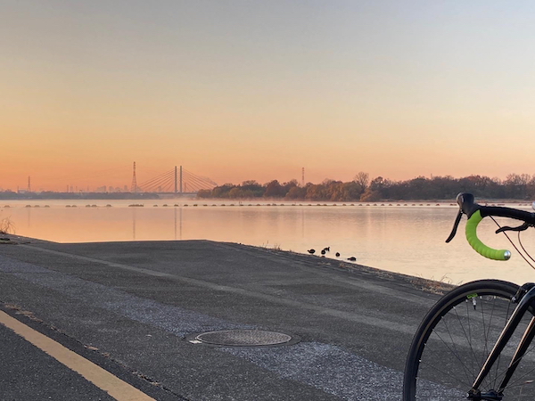 朝の彩湖／ロードバイク
